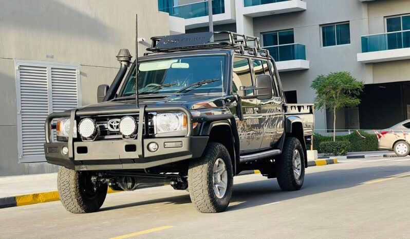 Toyota Land Cruiser Pickup D/C 4WD full