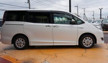 Toyota Noah – 2017 full